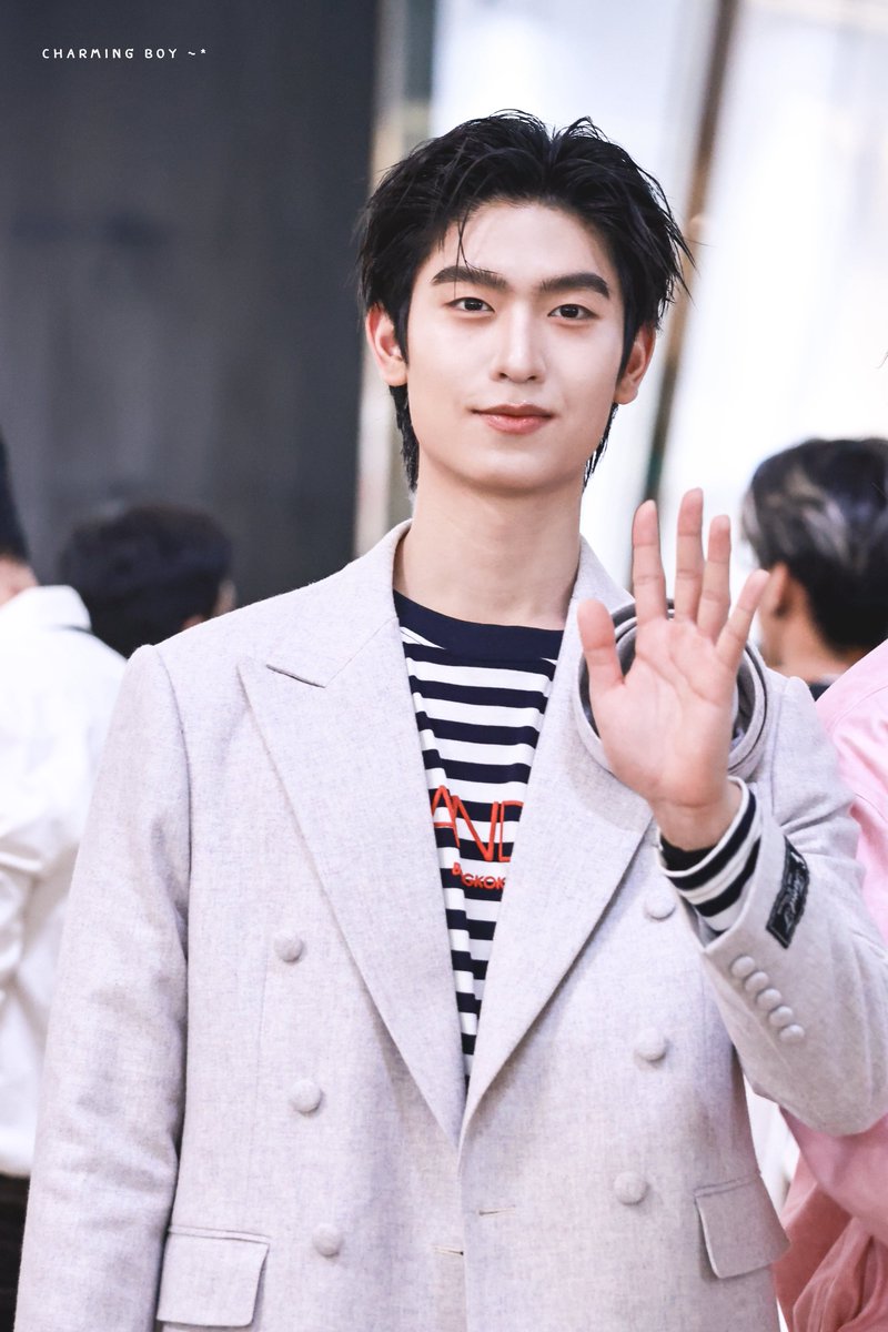 𝙘𝙝𝙖𝙧𝙢𝙞𝙣𝙜 𝙗𝙤𝙮 ♡︎ tweet media