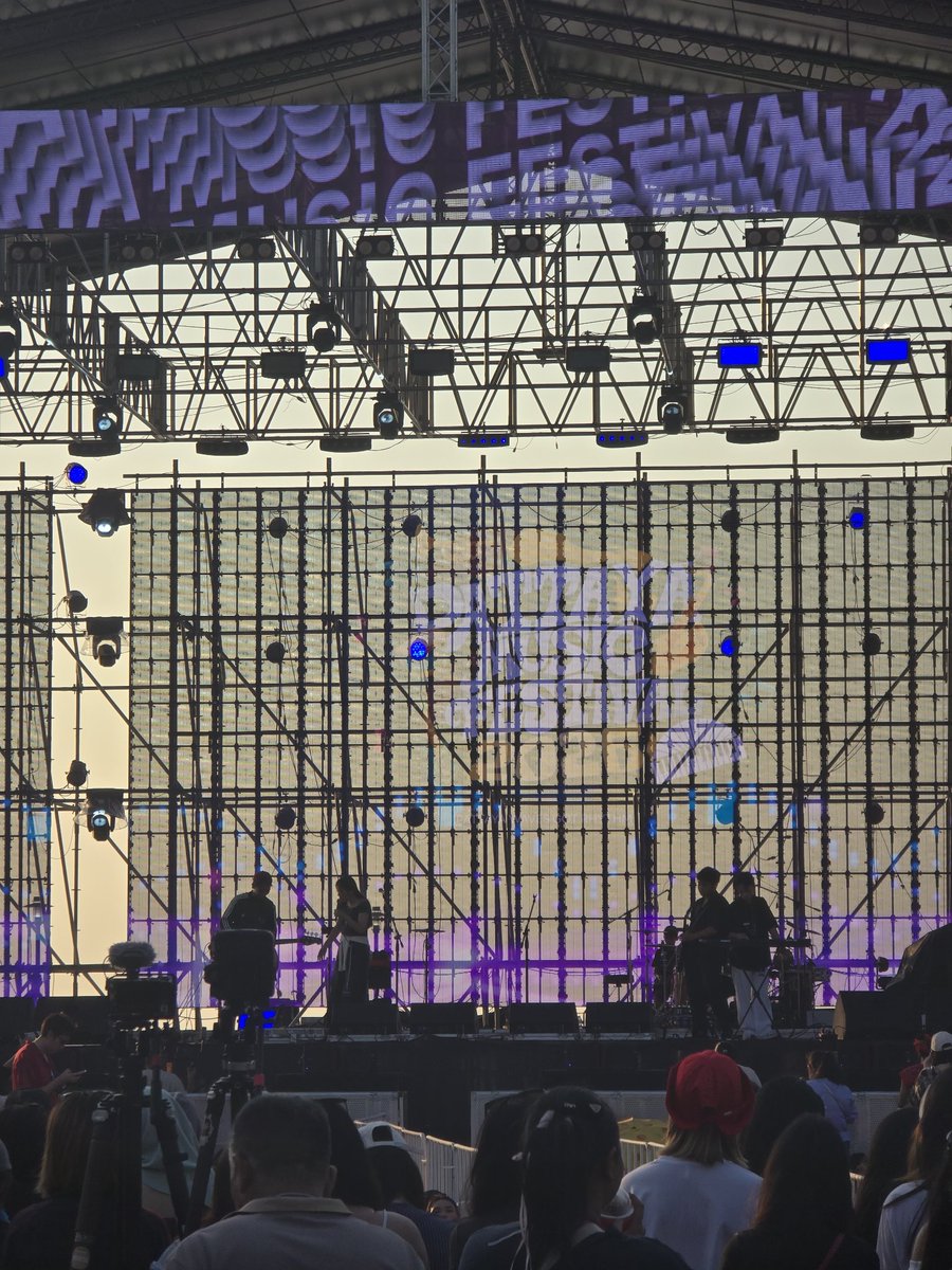 ꒰ แฟนต้า ꒱ • รัฐมนตรีกระทรวงการศึกษา ⁺ 📒 tweet media