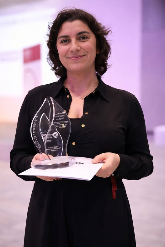 Ordu'nun Fatsa ilçesinden Almanya'ya gitmiş bir ailenin kızı.
Almanya'da doğuyor Dilek.
Maalesef 10 yaşındayken, Babasını kalp krizinden kaybediyor.
Düsseldorrf Üniversitesi Tıp Fakültesine gidiyor.
Okuyor, çalışıyor Doktor oluyor Almanya'da.
KALP CERRAHI olarak mezun oluyor.