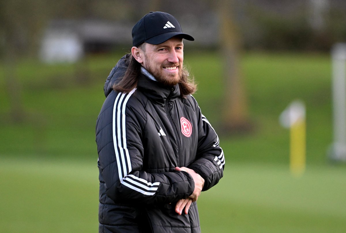 f95's tweet photo. 🔜 Erstes Pflichtspiel als U17-Coach 👏🙏
Nach dem Test gegen eine Auswahl Tokios geht’s für unsere U17 mit Interimstrainer Adam #Bodzek morgen in der DFB-Nachwuchsliga bei Arminia Bielefeld weiter.
Viel Erfolg & alles Gute für Deine neue Rolle, Bodze! 🍀🙌
#f95 | 🔴⚪ https://t.co/TF6TmsZ5pD