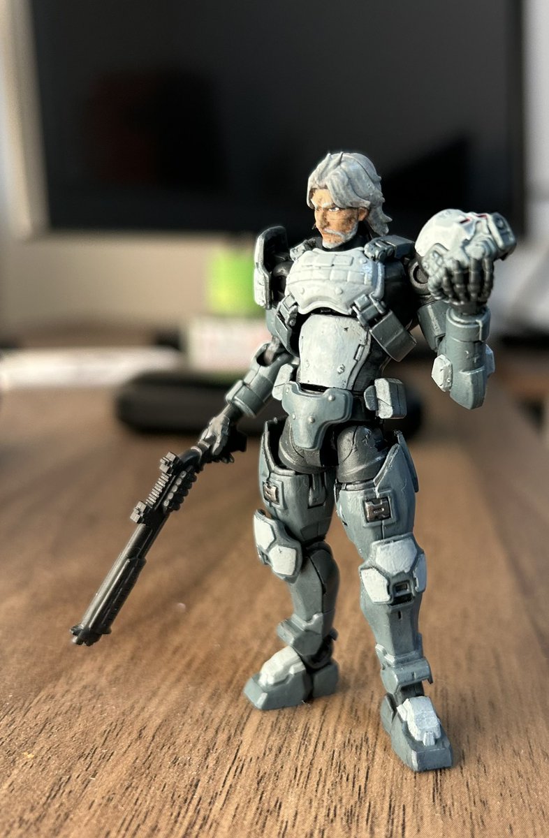 zankandan's tweet photo. とりあえず塗り終わり
ヒゲはわりかし上手く塗れました
筆は塗り分け楽ですねぇー
田宮のフィギュアの後だとより楽に感じる
ただ、デカールとは言え目がむずい…
艶消しして汚したら筆ムラ落ち着くかな
 #ヘキサギア https://t.co/B8a6pFqJRD