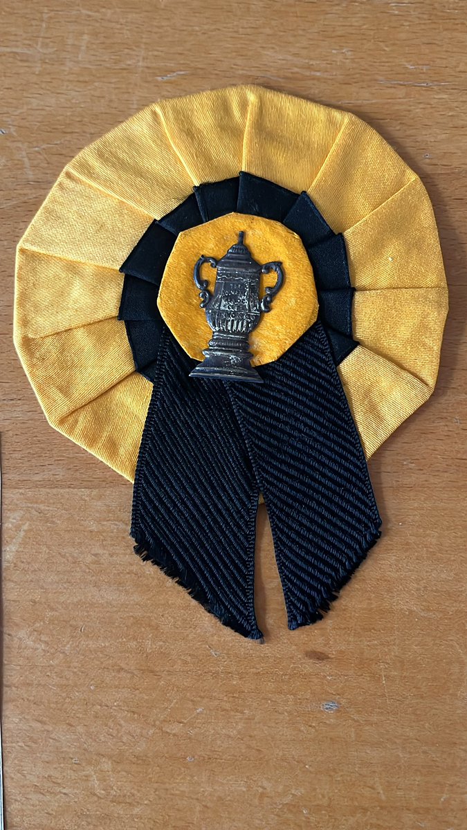 collectfootball's tweet image. A stunning fa cup final 1939 football collection probably collected on the day at Wembley by a wolves fanatic who would have been disappointed with the 4-1 defeat against Portsmouth  #wembley @ArchiveWembley @FACupWembley @Wolves @Pompey #wolves #wwfc #pompey #portsmouth