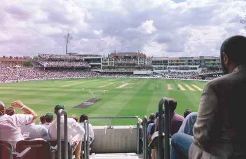 TheGreenRoomEx's tweet photo. 🏏 Cricket. Done properly. 

Arrive to a welcome drink.
Settle in with incredible food.
Hear the stories behind the game.
Step out to a view that puts you right at the heart of it.

01622 294 541 | enquiries@hospitalityfinder.co.uk
#TheGreenRoom #Cricket #EngNZ #EngSL #TheOval https://t.co/y6CydzGuMC