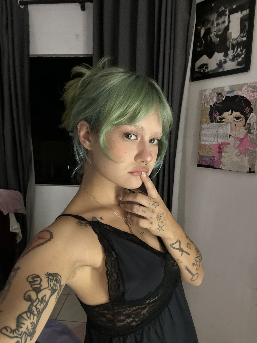 só mais uma pessoa estranha ⋆.˚ tweet media