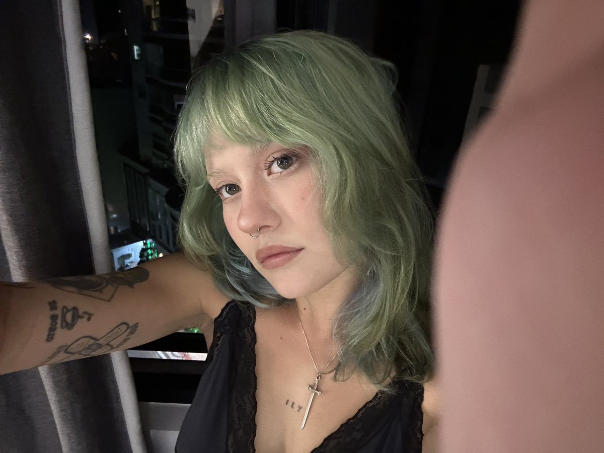 só mais uma pessoa estranha ⋆.˚ tweet media