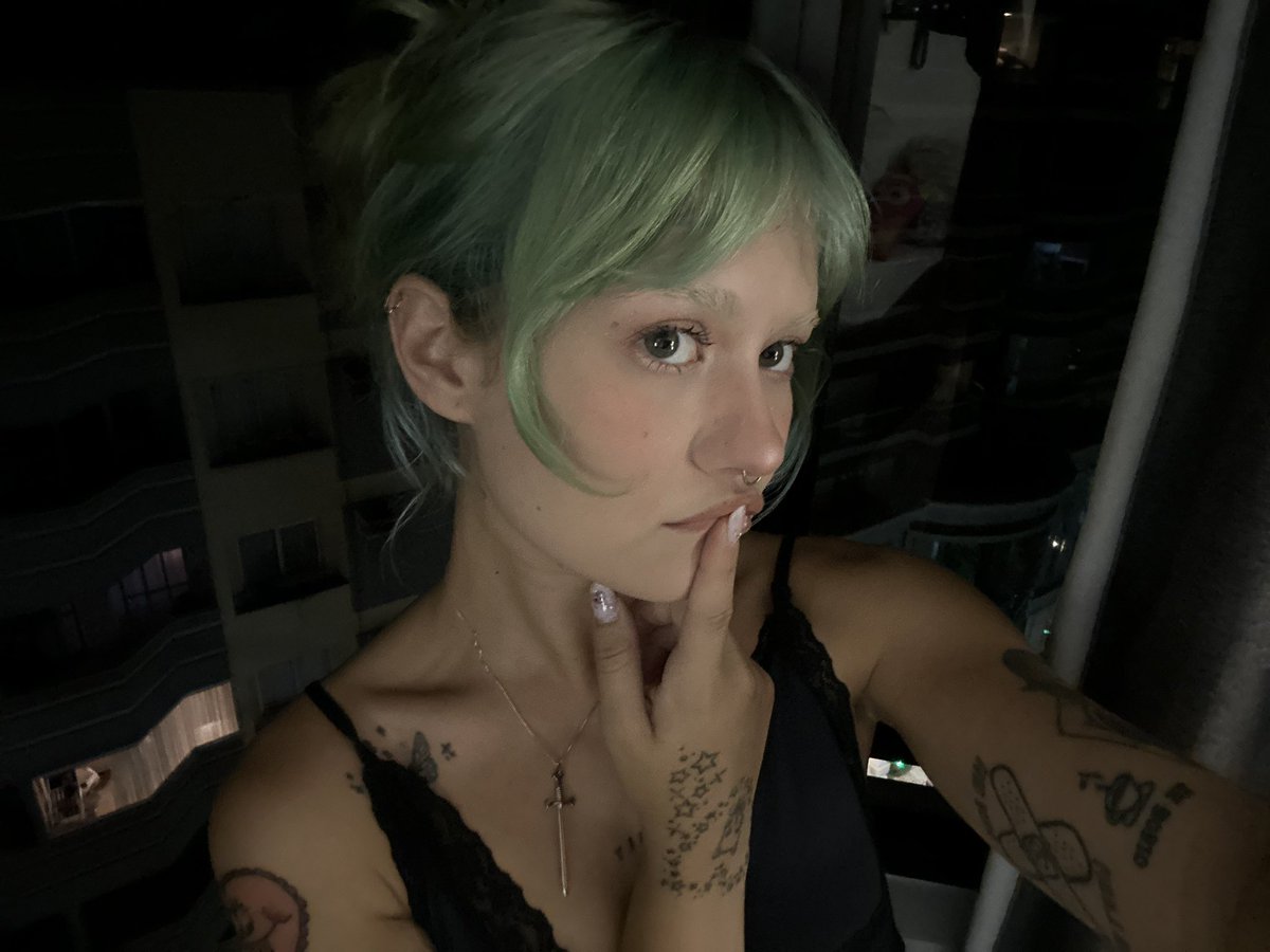 só mais uma pessoa estranha ⋆.˚ tweet media