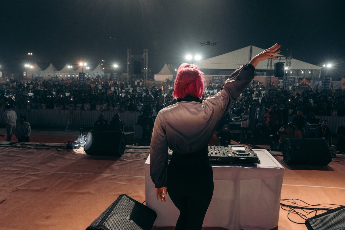 Olly Esse tweet media