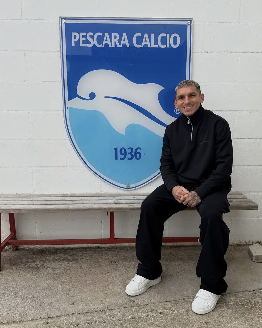 PescaraCalcio's tweet photo. 🤝 @LTorreira34 

🤍💙 #ForzaPescara https://t.co/WKLD8pDmH6