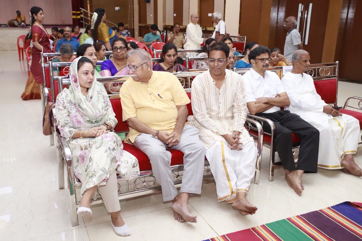 sanamalikshaikh's tweet image. On the sacred occasion of Seetha Rama Kalyanam, I had the privilege of being present and witnessing this celebration.

📍 Gangadhar Deshmukh Hall, R.C.F.

#SeethaRamaKalyanam #FestiveSpirit #Anushaktinagar #SanaMalikShaikh #MLA