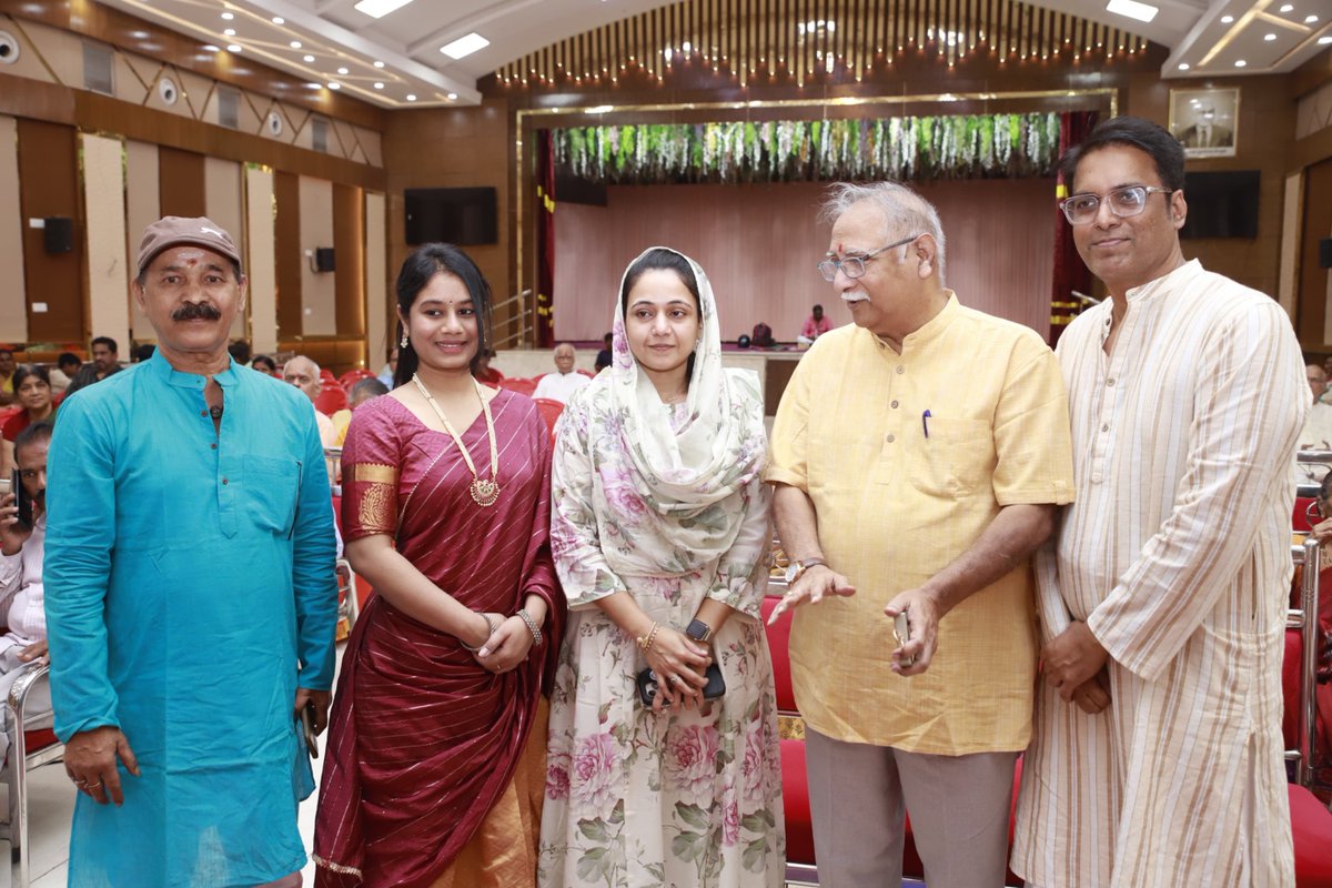 sanamalikshaikh's tweet image. On the sacred occasion of Seetha Rama Kalyanam, I had the privilege of being present and witnessing this celebration.

📍 Gangadhar Deshmukh Hall, R.C.F.

#SeethaRamaKalyanam #FestiveSpirit #Anushaktinagar #SanaMalikShaikh #MLA