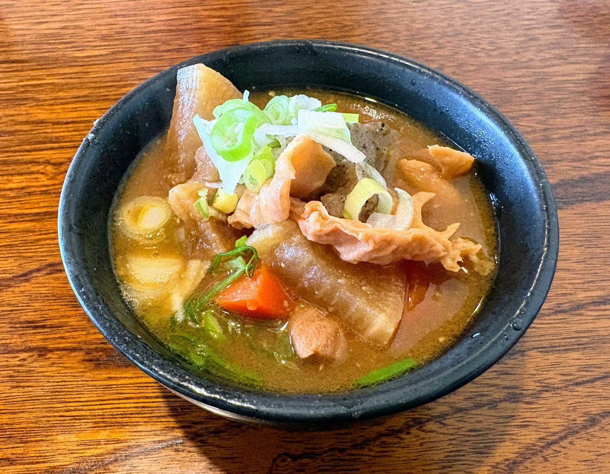 麺屋 鶴と亀
京都っぽいラーメン*31
（ネギ増し）
もつ煮