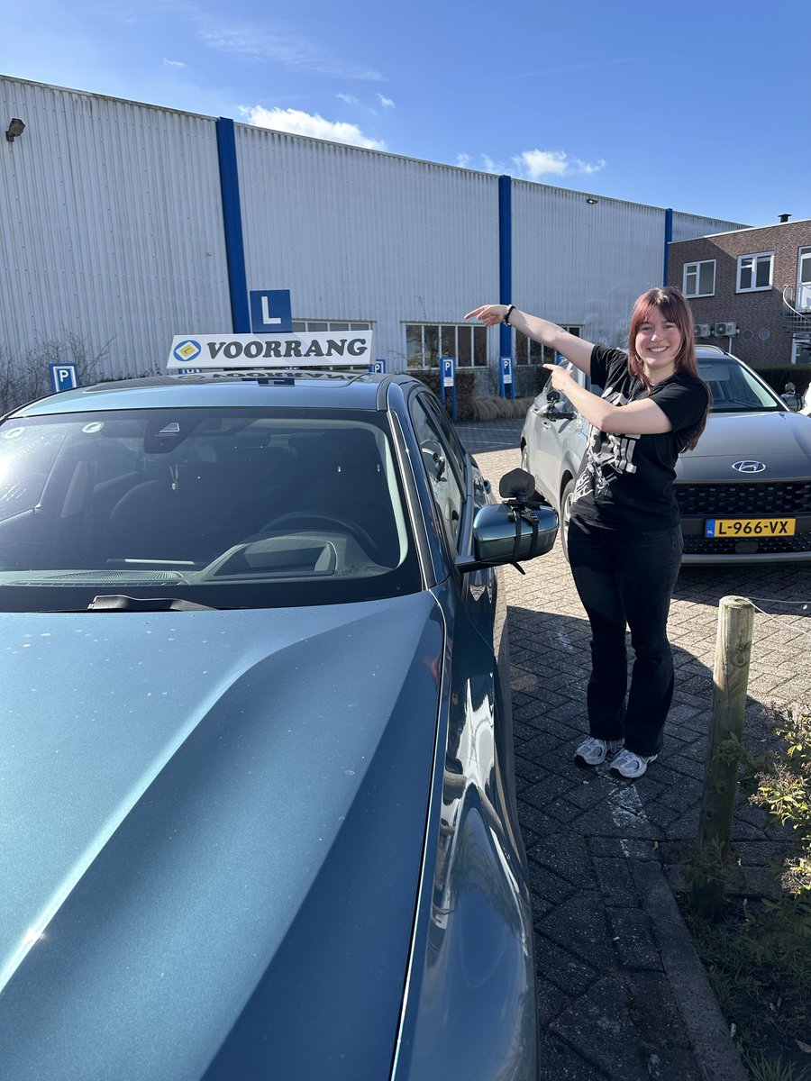 voorrang's tweet photo. GESLAAGD:

Beste Lucia de Witte
Van harte gefeliciteerd met het behalen van je auto B-rijbewijs (1e keer).
We wensen je er veel plezierige en veilige kilometers toe!!!!!

Met vriendelijke groet,
Rijschool Voorrang 
06-53486956 https://t.co/bASOihbWxO