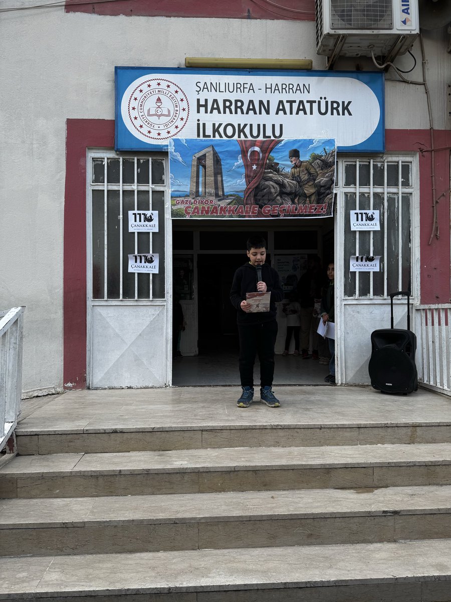AtaturkHarran's tweet photo. 🇹🇷Çanakkale zaferimizin 111. Yıl Dönümü🇹🇷
18 Mart, vatan sevgisinin ve fedakarlığın simgesidir. Zaferimiz kutlu olsun🇹🇷🤍❤️
Bu güzel program için Süleyman KUŞANAÇ&amp;Alper KÜÇÜKDEMİR öğretmenlerimize ve öğrencilerimize teşekkür ederiz✨👏🏻 https://t.co/hr1OBBZ0Fi
