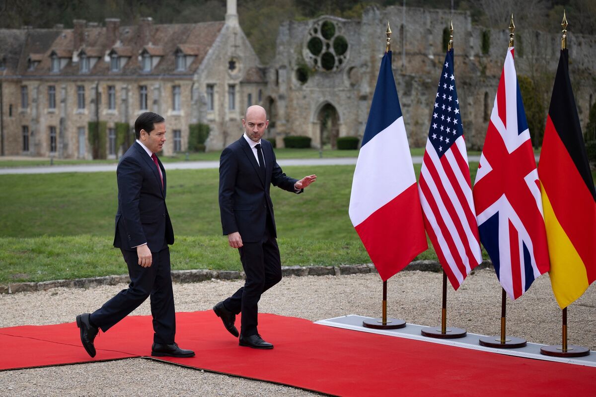 Pratt_Jason25's tweet photo. Global tensions flare at G7
U.S. Secretary of State Marco Rubio clashes with G7 allies over Iran war strategy and Ukraine policy, highlighting deep divisions on security, Russia ties, and global response efforts. https://t.co/n7a5UPAYSD