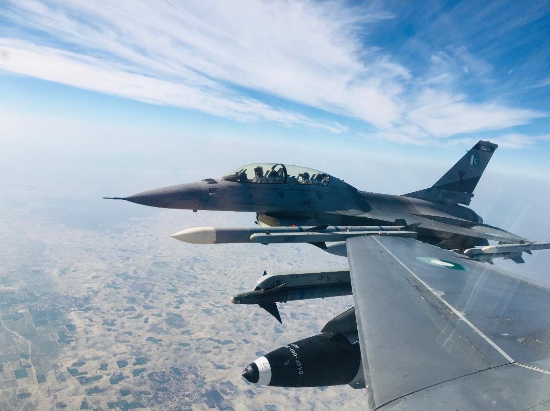 SomeoneWatching tweet media