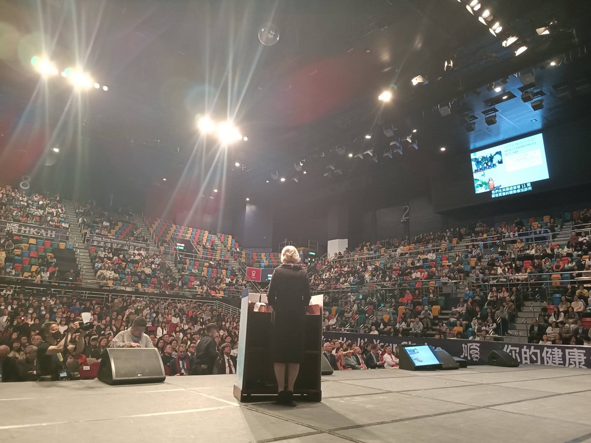 HomeopathyHK's tweet photo. #symposium2026 《#Homeopathy #順勢療法 in Integrative Medicine》
Keynote 6 | Royal Patronage &amp; Community Care – UK 🇬🇧
Royal patronage healthcare model,  run as a charity—and still had waiting lists?
Monica Price, shared story of 11 charity clinics in UK.
https://t.co/Tr7RlzKHLx https://t.co/2Ex1umSYBX