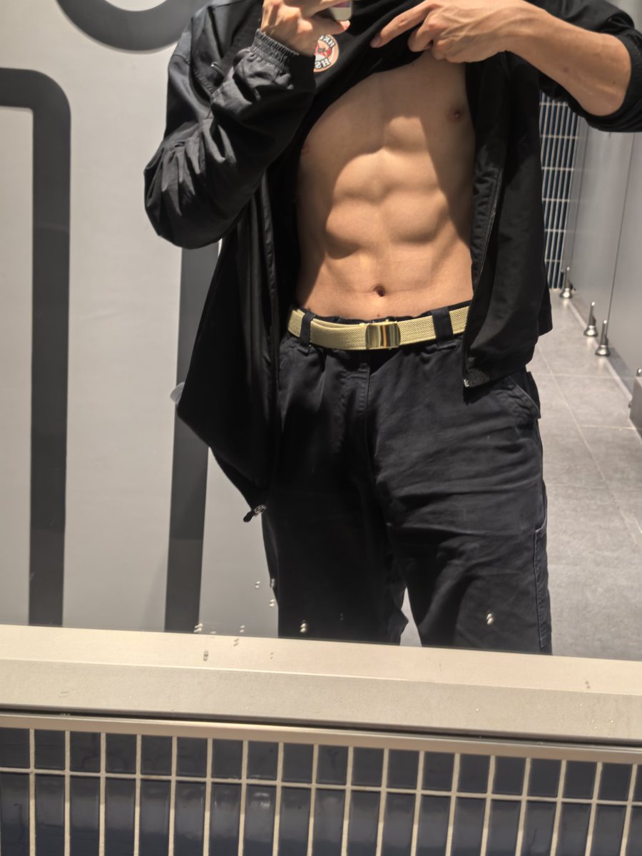 DandyvsSpike's tweet photo. black and abs #abs https://t.co/liaXZjy0XJ