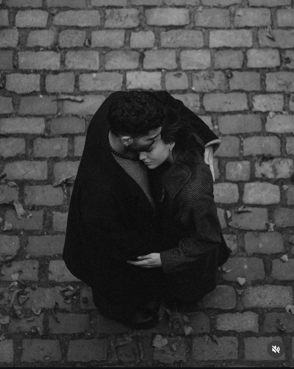AzePoetry's tweet photo. Heç kimlə yola getmirəm,
Sənsizlikdir mənim davam…
Bəlkə qayıdıb gələsən,
Mən də səni təzdən tapam.

🪶 Nazir Rüstəm https://t.co/AgfIp6Se0Y