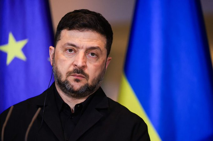 DylanFoster212's tweet photo. Ukraine-Saudi military pact signals shifting alliances amid Western uncertainty. Defense and energy markets may see volatility as geopolitical blocs realign.
$XOM $LMT $BA https://t.co/jW3e57Chj9
