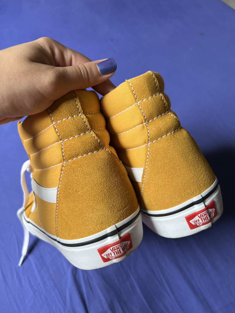 GugaFernandz's tweet photo. Tênis Van Modelo Sk8-Hi Golden Glow (Tamanho 40).

Usado 2 vezes e por pouco tempo.

Motivo da venda: numeração menor que a minha.

Valor: R$250,00 (mas podemos conversar) 😄 https://t.co/TXMih0FUWH
