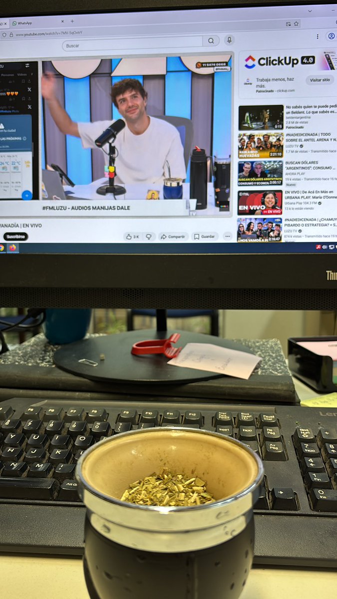 SooofiLosada's tweet photo. #fmluzu Arrancando en la ofi https://t.co/x5Ig0arNk4