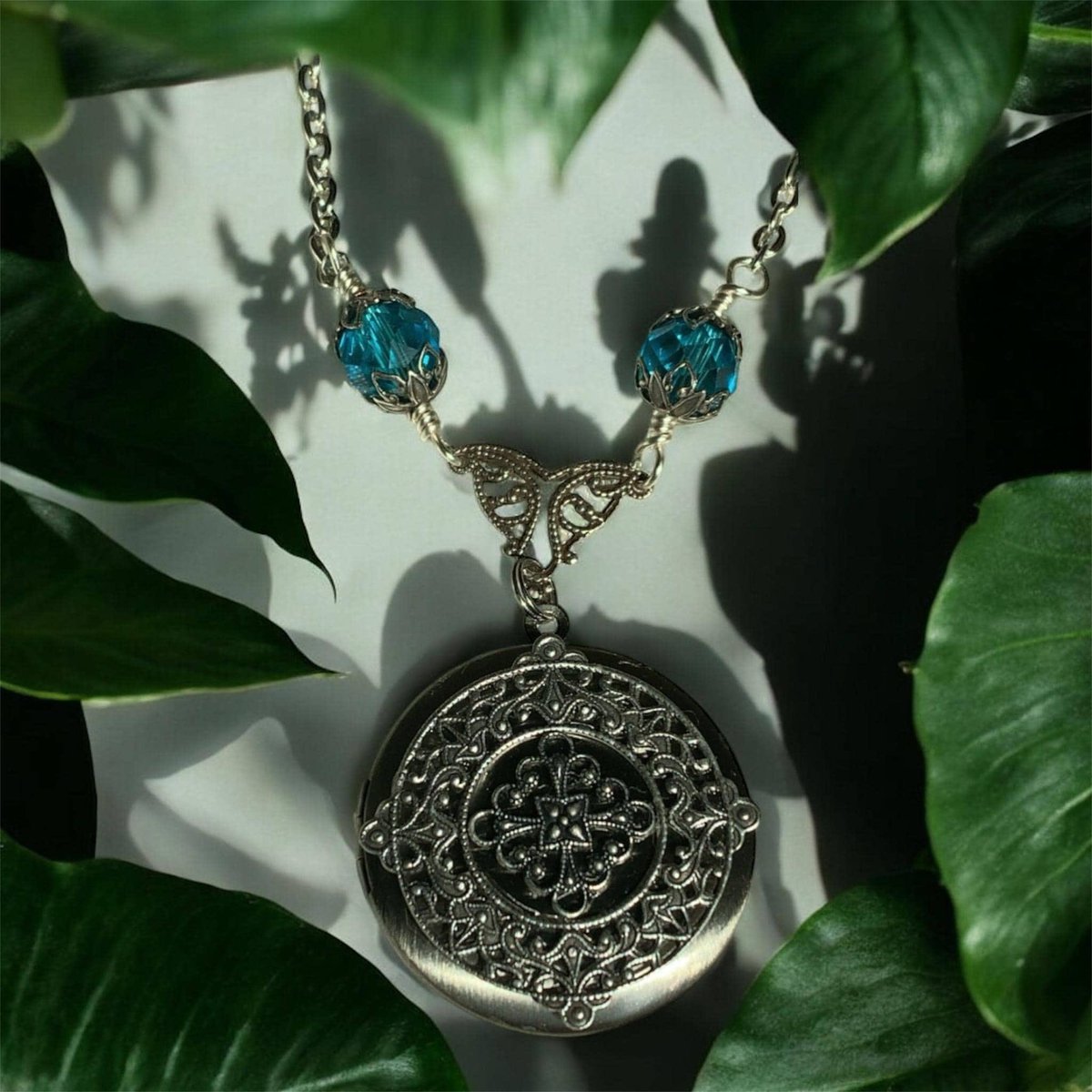 Witschy's tweet image. Vintage Inspired Filigree Locket necklace - 24 inch chain  
witchywoman.etsy.com/listing/865540…
 #shop #shopping #shopsmall #onlineshopping #jewelry #handmade #etsy #easter #mothersday #gift #gifts #giftforher #womenempowerment #filigree #locket #necklace #handmadejewelry