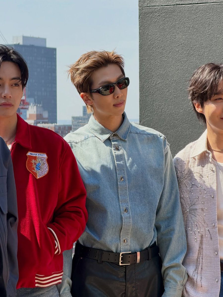 Universo Bangtan ⁷ tweet media