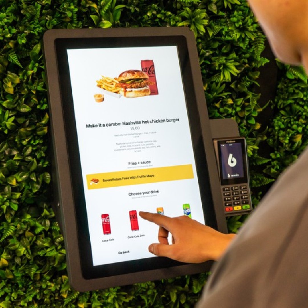 byonesix's tweet photo. Make it a combo? 🍔
.
.
.
#Onesix #horeca #Kiosk #order https://t.co/3BfkkQGNjh