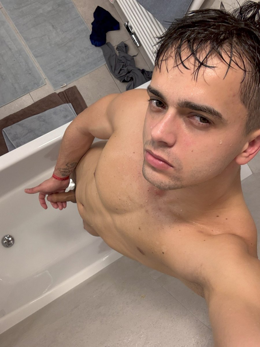 Hey im charlie tweet media