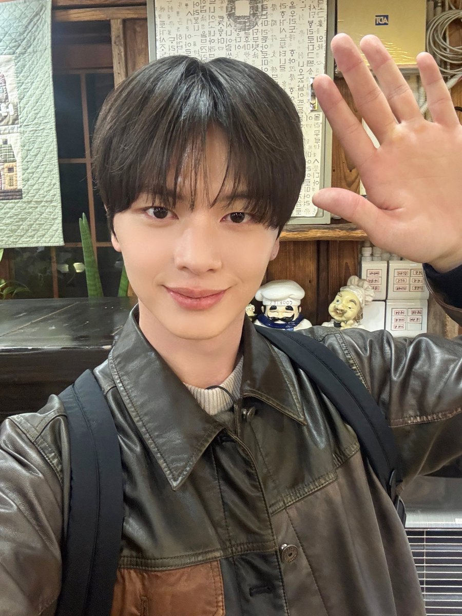 육성재(YOOK SUNGJAE) tweet media