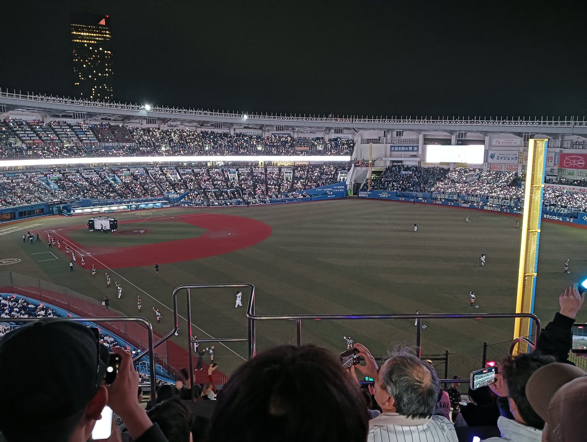 ssclm22's tweet photo. ロッテの開幕戦に行ってきました。
人生で初めての経験でしたが、勝ち試合が見られて嬉しかったです！ https://t.co/bK92MZaISf