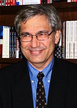 Bibliomaniatico's tweet photo. "Un día leí un libro y mi vida cambió por completo".
PREMIO NOBEL DE LITERATURA 2006.

Orhan Pamuk. https://t.co/xzhRIcjdJ8