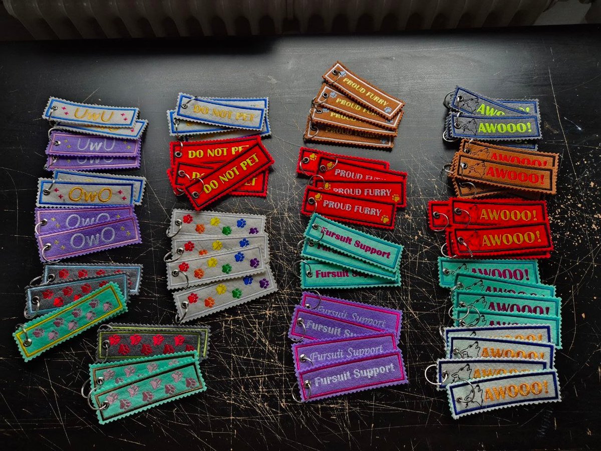 Sasa_Creations's tweet image. I’ve been doing a bit of testing and have embroidered a "few" felt key rings and coasters.
Some of them using glow-in-the-dark thread.

Proper photos for my shop will follow at some point. 😅