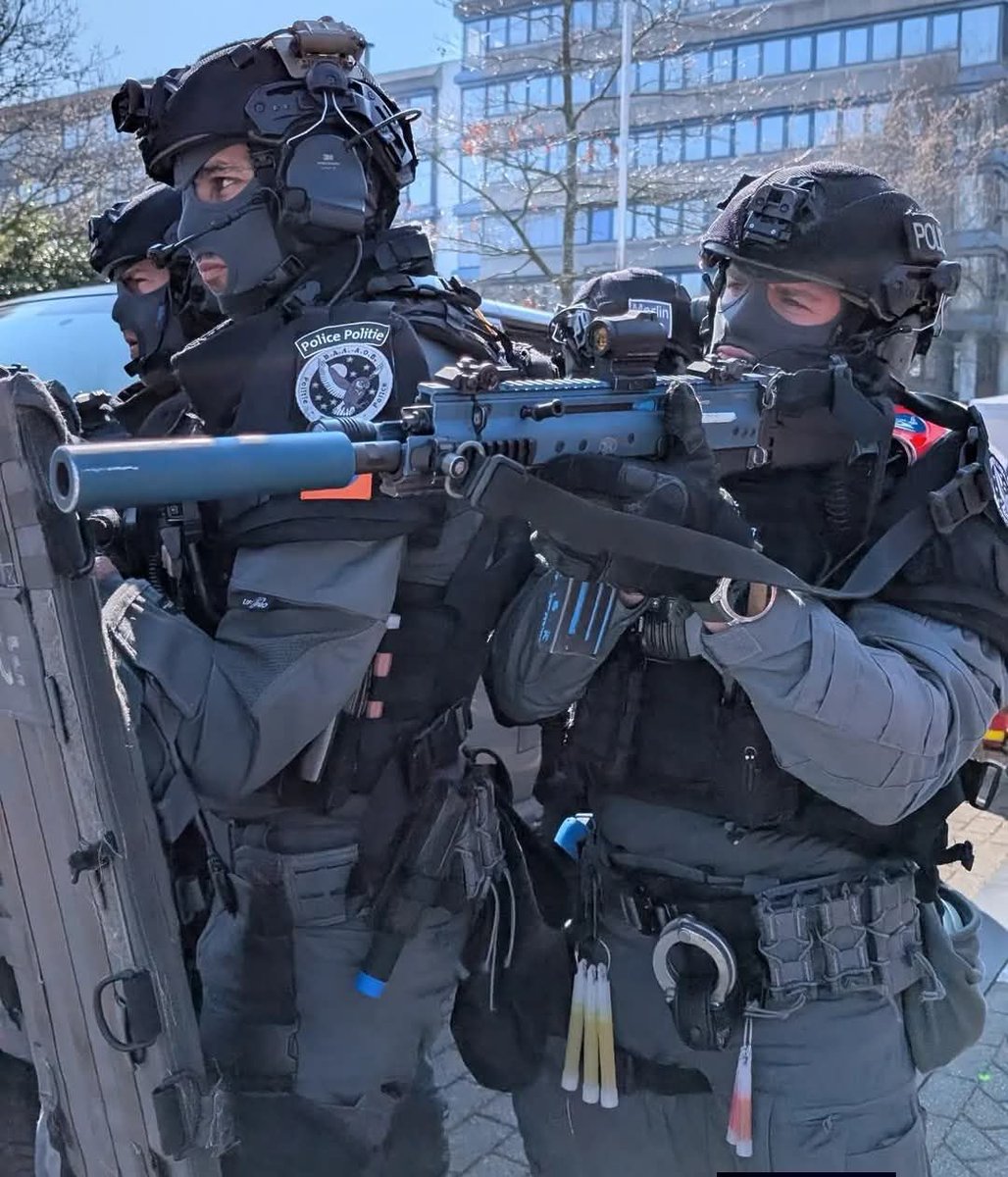 miluniposting tweet media