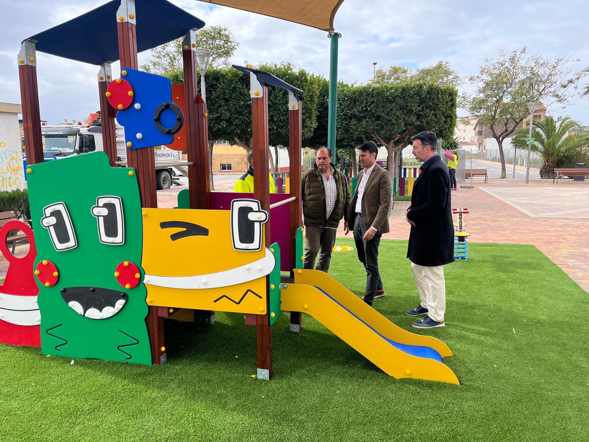 🛝 Finalizan las obras de remodelación de las áreas infantiles del Parque Don Carlos Soriano de la pedanía de El Llano, impulsadas por el Gobierno local de Molina de Segura.

ℹ️ El alcalde, <a href="/jangelalfonso/">José Ángel Alfonso</a>, ha visitado hoy viernes los trabajos realizados, que incluyen...