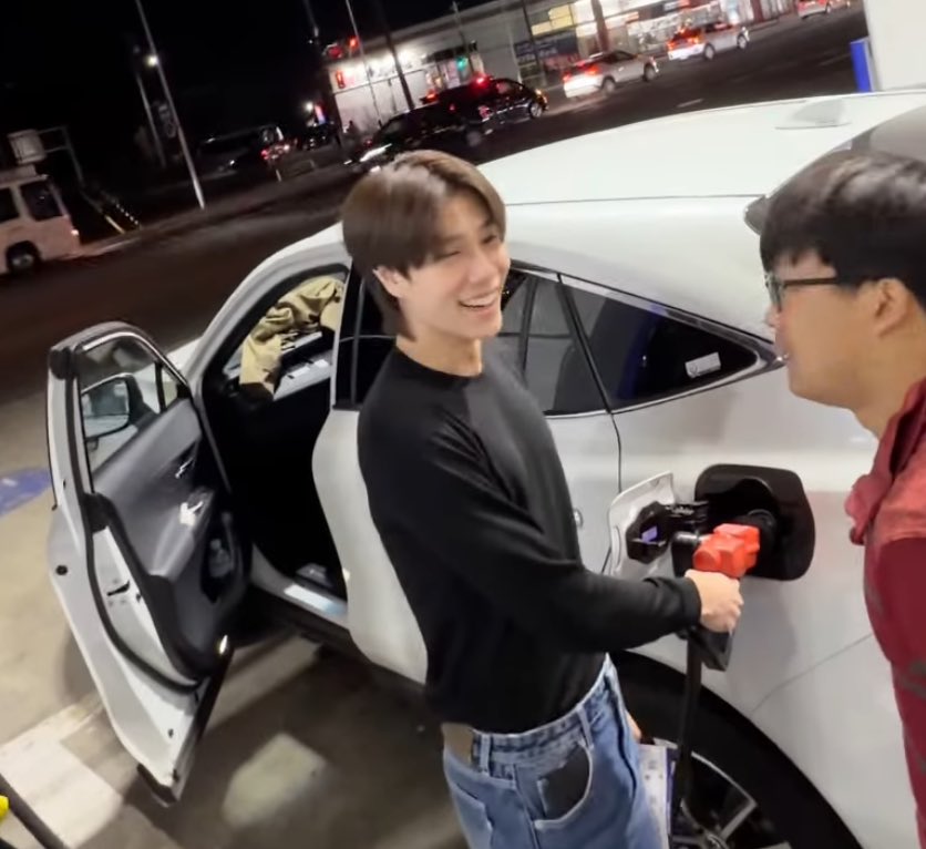 Chew ☾ tweet media