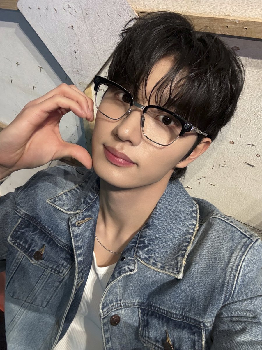 뮤직뱅크 (Music Bank)🏦 tweet media