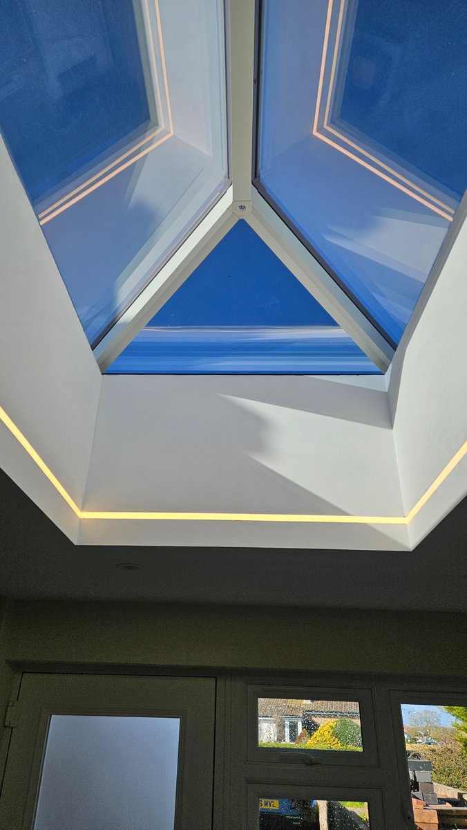SupaLiteRoofs's tweet image. How stunning is our #S1RoofLantern installed with stylish LED lights! 😍

It completely transforms the space - flooding it with light, warmth, and modern style.

Absolutely love this by Owen Conservatories Ltd 🧡

#LEDLighting #SupaLite #Conservatory #StylishHome #ModernLiving
