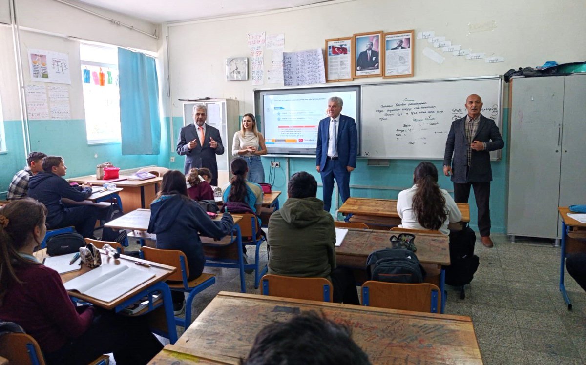 İlçe Milli Eğitim Müdürümüz Sn. Mustafa ÇALIŞKAN, Selçuk Özsoy Ortaokulunu ziyaret ederek öğretmen ve öğrencilerimizle bir araya geldiler, Türkiye Yüzyılı Maarif Modeli ve eğitim öğretim faaliyetleri hakkında öğretmen ve öğrencilerimizle hasbihal ettiler.
#maarifmodeli