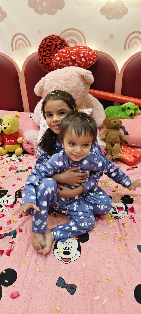 zivalifestyles's tweet image. 💃Ziva Shah’s Birthday Vibes🎂💫 | Party, Smiles &amp;amp; Sweet Memories..!!
#ZivaShahBirthday #BirthdayQueen #CelebrateLife #PartyVibes #BirthdayMood #SpecialDay #HappyBirthdayZiva #InstaParty #CakeCuttingMoments #BirthdayGoals #GoodTimes #MemoriesForLife #FunWithFriends #PartyTime