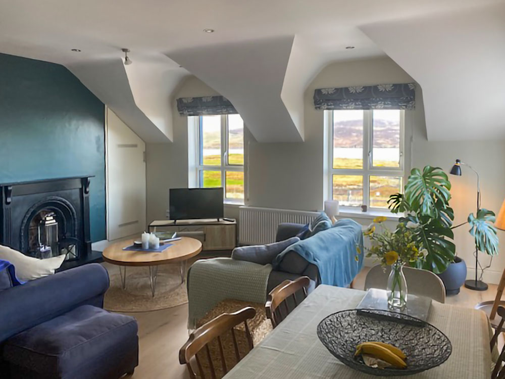 donegalcottages's tweet photo. 5 Rinnaraw
3 bed/sleeps 6 - wifi - sea views
https://t.co/htr6MEibVA
Wake up to stunning sea views in this newly renovated 3-bedroom, 2-bathroom apartment. The apartment is located on the second floor and sits on an elevated site, overlooking Portnablagh Harbour https://t.co/AwfaDFpZfy