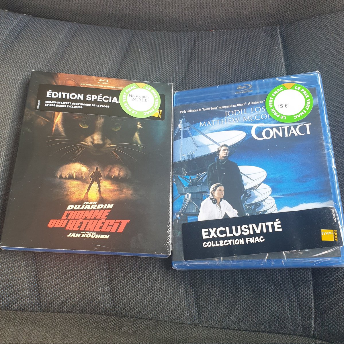 FoufouHong's tweet photo. Loot qui me rend heureux 
J'avais beaucoup aimé le remake de l'homme qui rétréci 
Je suis aux anges d'avoir trouvé Contact film que j'adore ❤👌
#Bluray 
#Supportphysique https://t.co/rRybpbs4Qb