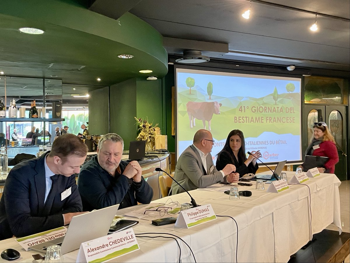 PoleAnimal_Coop's tweet photo. La coopération agricole dépasse les frontières 🇫🇷🤝🇮🇹 ! À Vérone, nous avons renforcé le dialogue sanitaire et commercial autour de la filière 🐮: DNC, MHE, préparation des broutards. 
🎯pour fluidifier les échanges et soutenir une filière performante. 👉https://t.co/iymPIhotZ9 https://t.co/tEnI2sfzmG