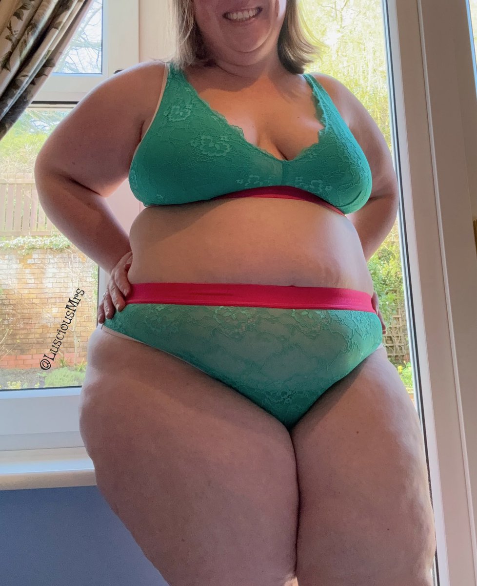 Luscious Mrs tweet media