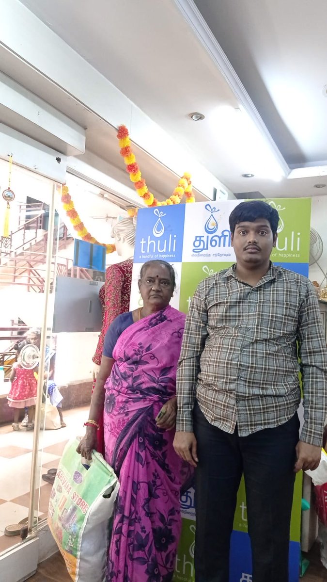 ThuliVadapalani's tweet photo. Handful of Happiness Thuli ❤

Free clothes showroom ❤

@ThuliVadapalani @VijaySethuOffl 
#thulivadapalani #vijaysethupathy #humanity #makkalselva https://t.co/KLM57sAtJ5