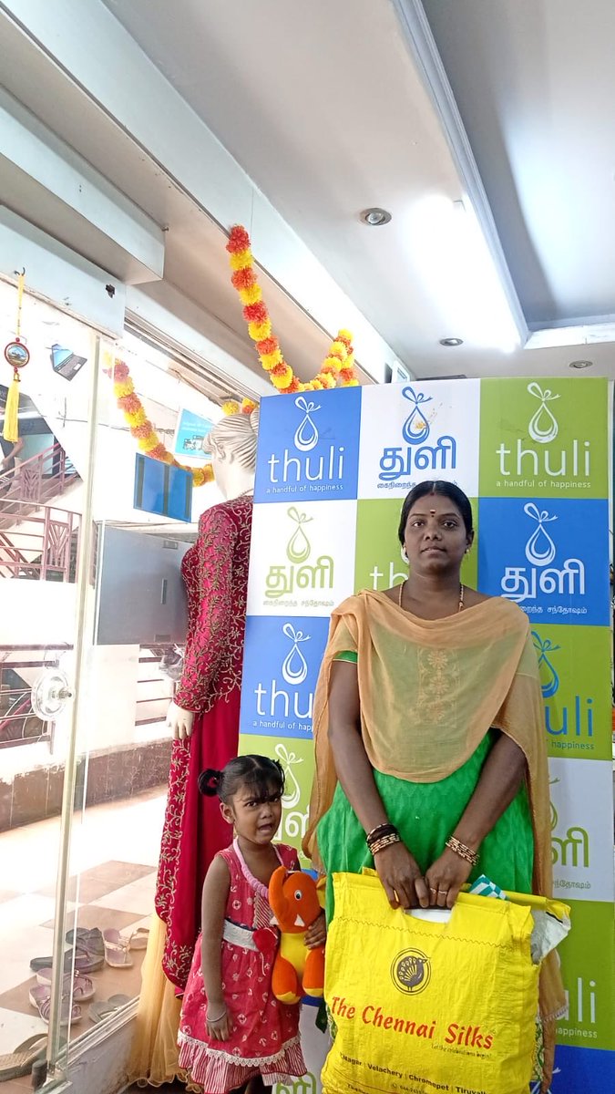 ThuliVadapalani's tweet photo. Handful of Happiness Thuli ❤

Free clothes showroom ❤

@ThuliVadapalani @VijaySethuOffl 
#thulivadapalani #vijaysethupathy #humanity #makkalselva https://t.co/KLM57sAtJ5