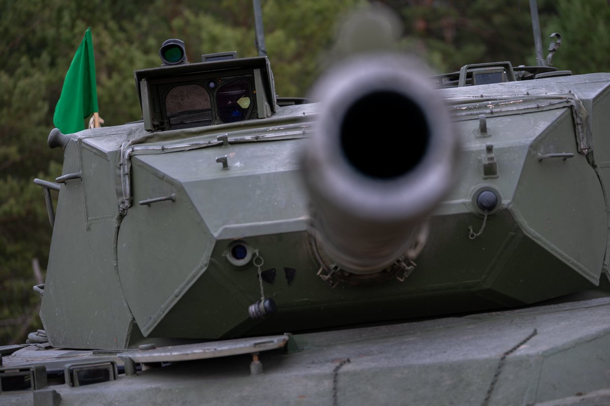 STC_EUMAM_UA's tweet image. Firing the 105mm gun of the Leopard 1A5 is the high level of tank training. The 🇺🇦 crew faces this formidable challenge of day and night firing exercises to ensure their future success as a combat unit.#StrongerTogether #StandWithUkraine