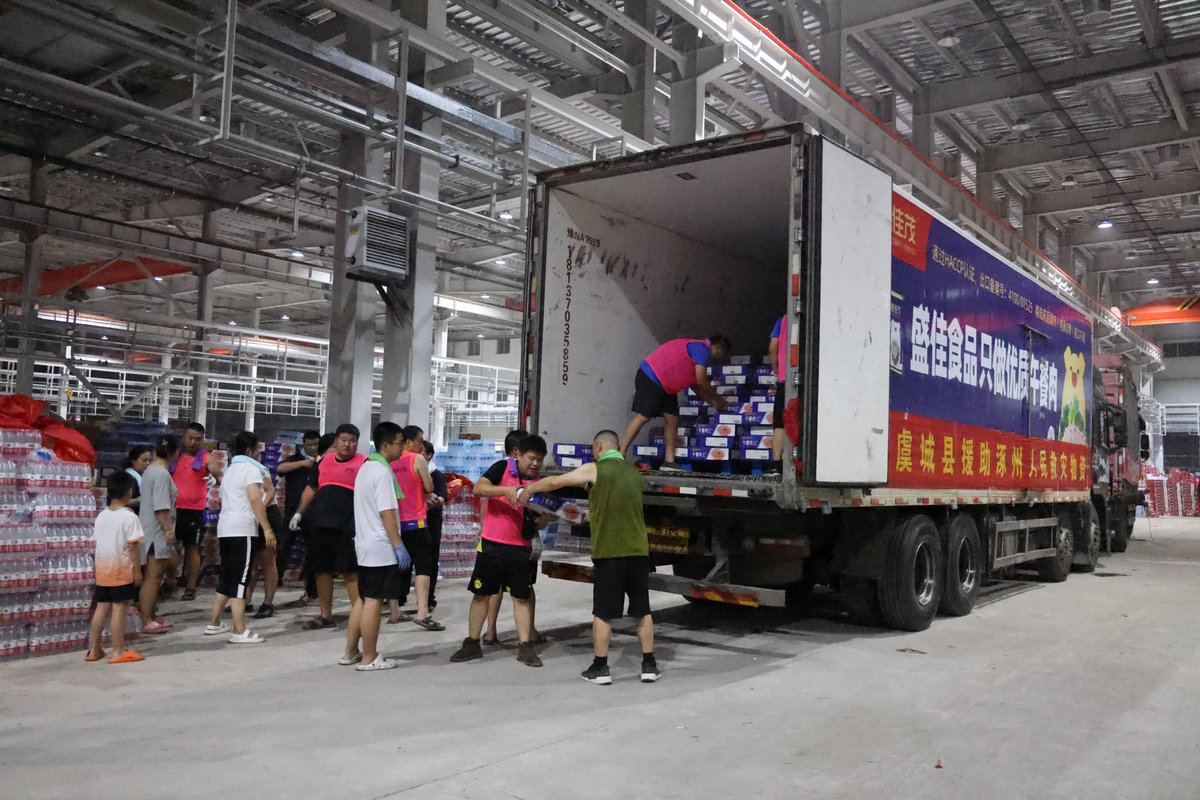 ITS DWIGHT tweet media