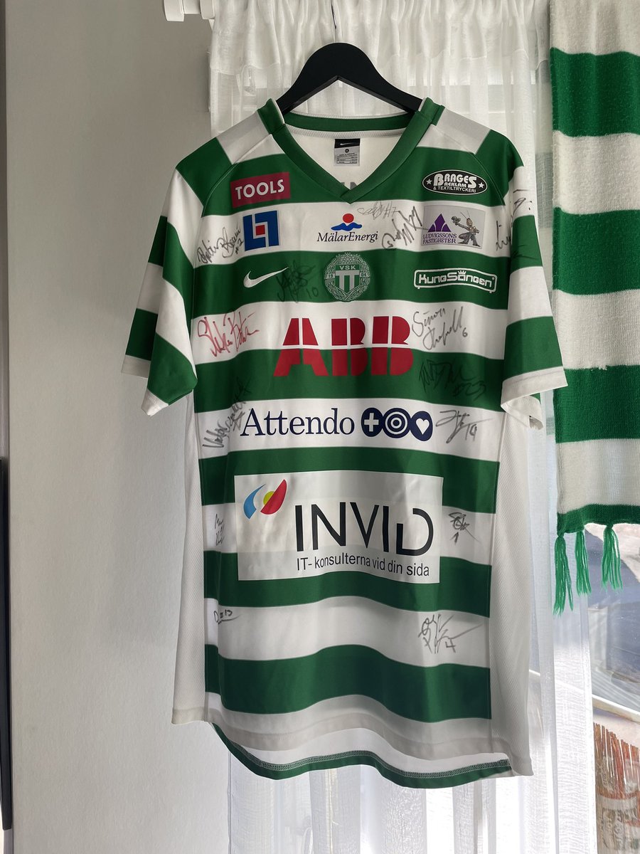 Brempa021's tweet photo. @Joelstman1 @Arosvallen Otroliga tröjor! Delar dessa för oss som uppskattar de tvärrandiga tröjorna i livet. https://t.co/7qg5Zuh3is