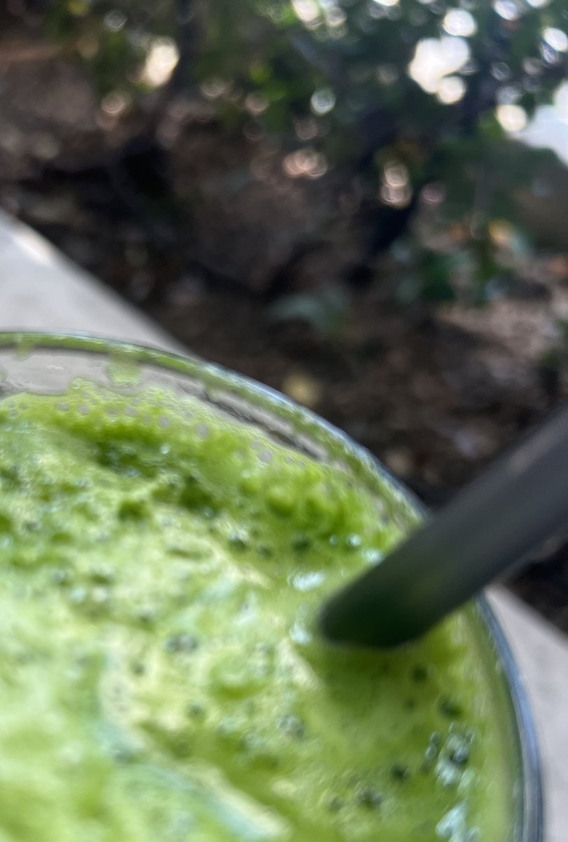 nosiirskiGio's tweet image. I’m at the clubhouse with my first ex boyfriend for smoothies!!! I was supposed to take a nap but I didn’t lol, but I did take a bubble bath (feeling relaxed). I am re-entering society again 😭😭😭 #friday #smoothies #health #itisabeautifulday